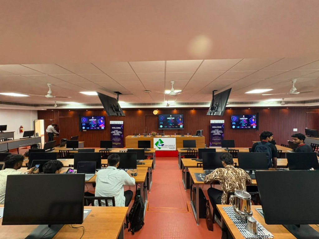 Participants at computer workstations during the Hac'KP training programme
